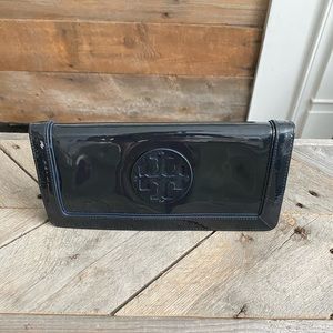 EUC Tory Burch navy clutch wallet patent leather